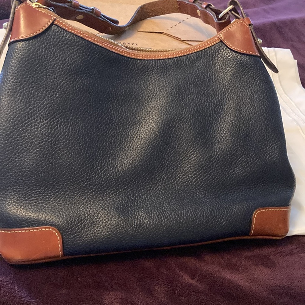 Dooney and Bourke navy blue leather handbag purse shoulder bag medium 
Classic - Picture 2 of 10